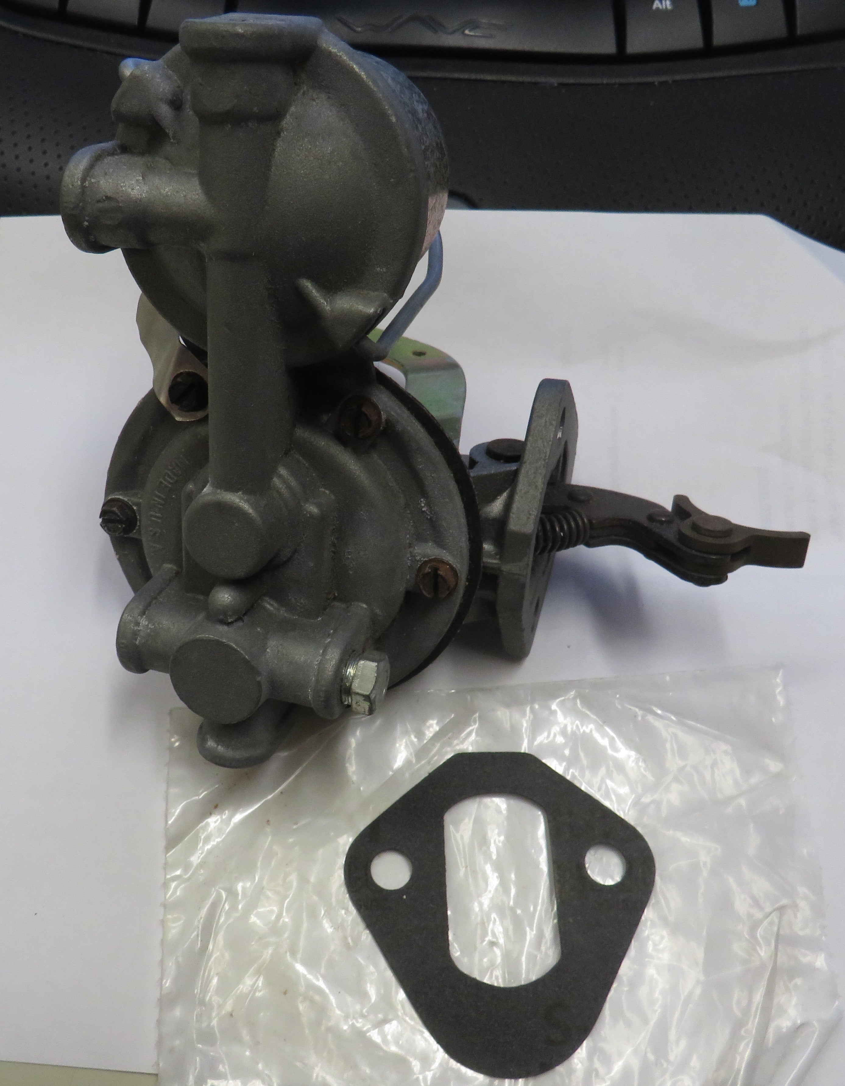 Onan 149-1703 Fuel Pump Kit Includes 149-1038 Fuel Pump, 149-0792 (1) gasket OBSOLETE 9/21/2026 THIS PART IS IN STOCK 9/21/2026