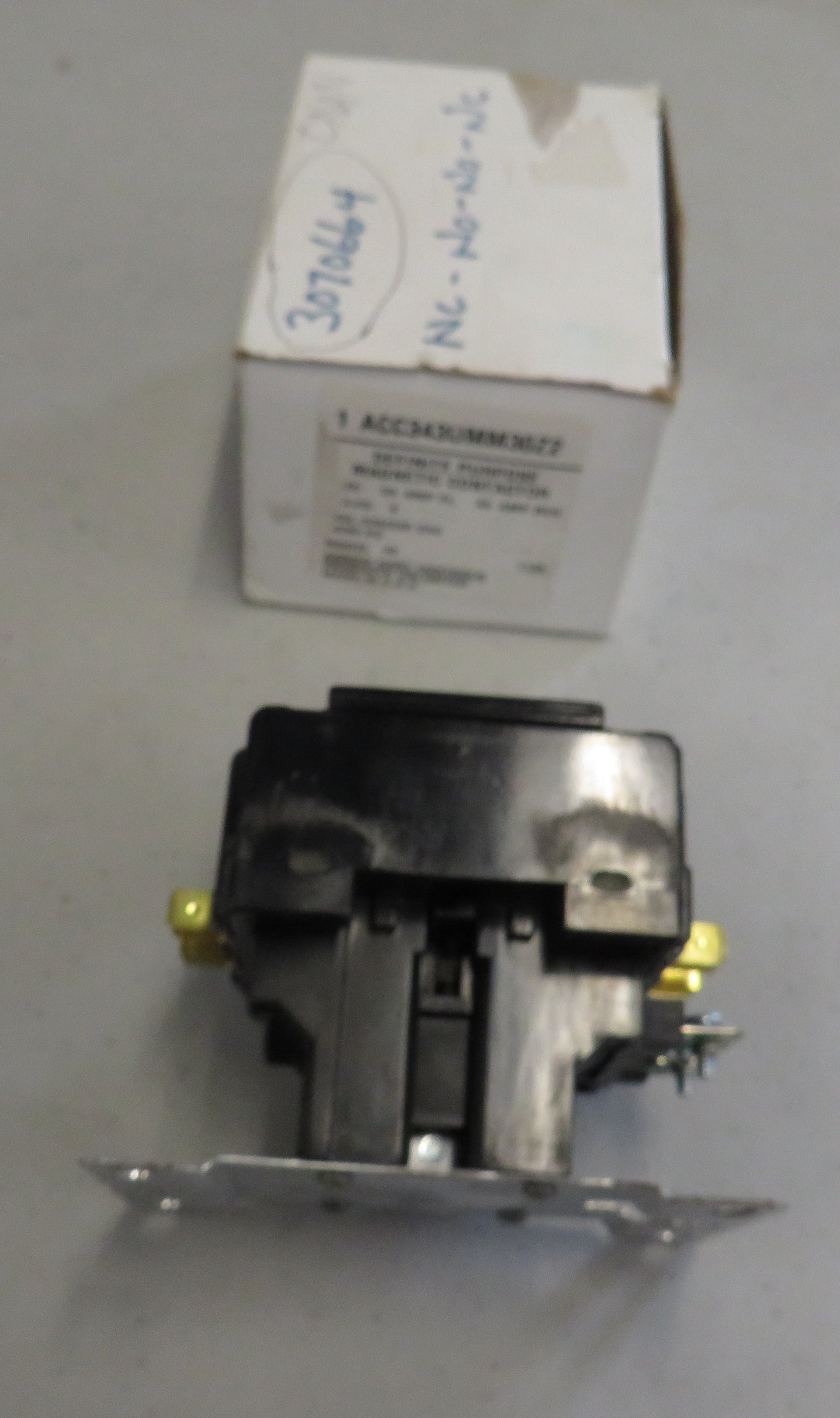 307-0664 Onan 307-0664 Contractor Start Pilot Relay Interposing Generator For OT 800 AMP Transfer Switch Spec A-R 2/3/2026 THIS PART IS IN STOCK 2/3/2026